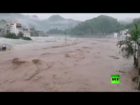 شاهد فيضانات عارمة تجتاح محافظة يونان الصينية