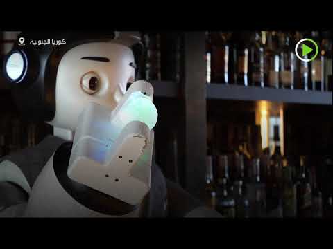 شاهد النادل الروبوت يقدم المشروبات وسط تفشي كورونا
